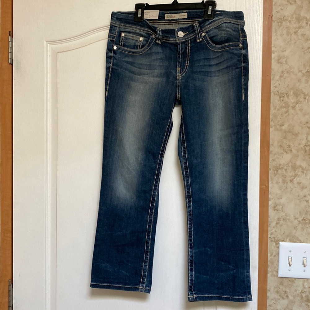 Buckle denim cropped jeans